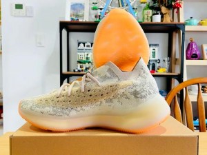 YEEZY380蜜桃粉遇上纯白色_YEEZY380 蜜桃粉遇上纯白色，会碰撞出怎样的视觉盛宴？